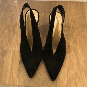 NWOB VINCE CAMUTO BLACK SUEDE PUMPS
